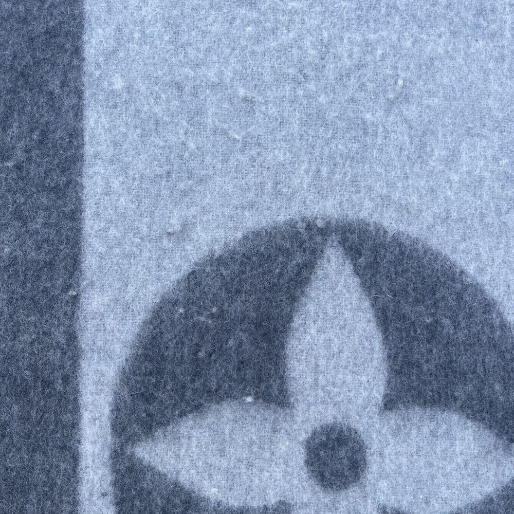 LOUIS VUITTON LV Logo Long Muffler 75% Lambswool 25% Angora Gray - Picture 5 of 7